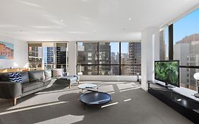 2-Bed Inner-City Pad With Gym & Sauna